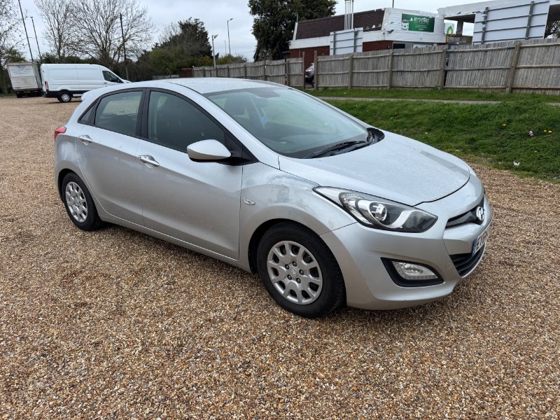 2014 I30 1.6 CRDI BLUE DRIVE CLASSIC HATCHBACK 5DR DIESEL MANUAL EURO 5 S... photo