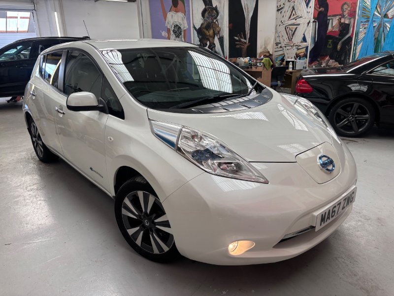 2017 Nissan LEAF 30kWh Tekna Hatchback 5dr Electric Auto 109 bhp