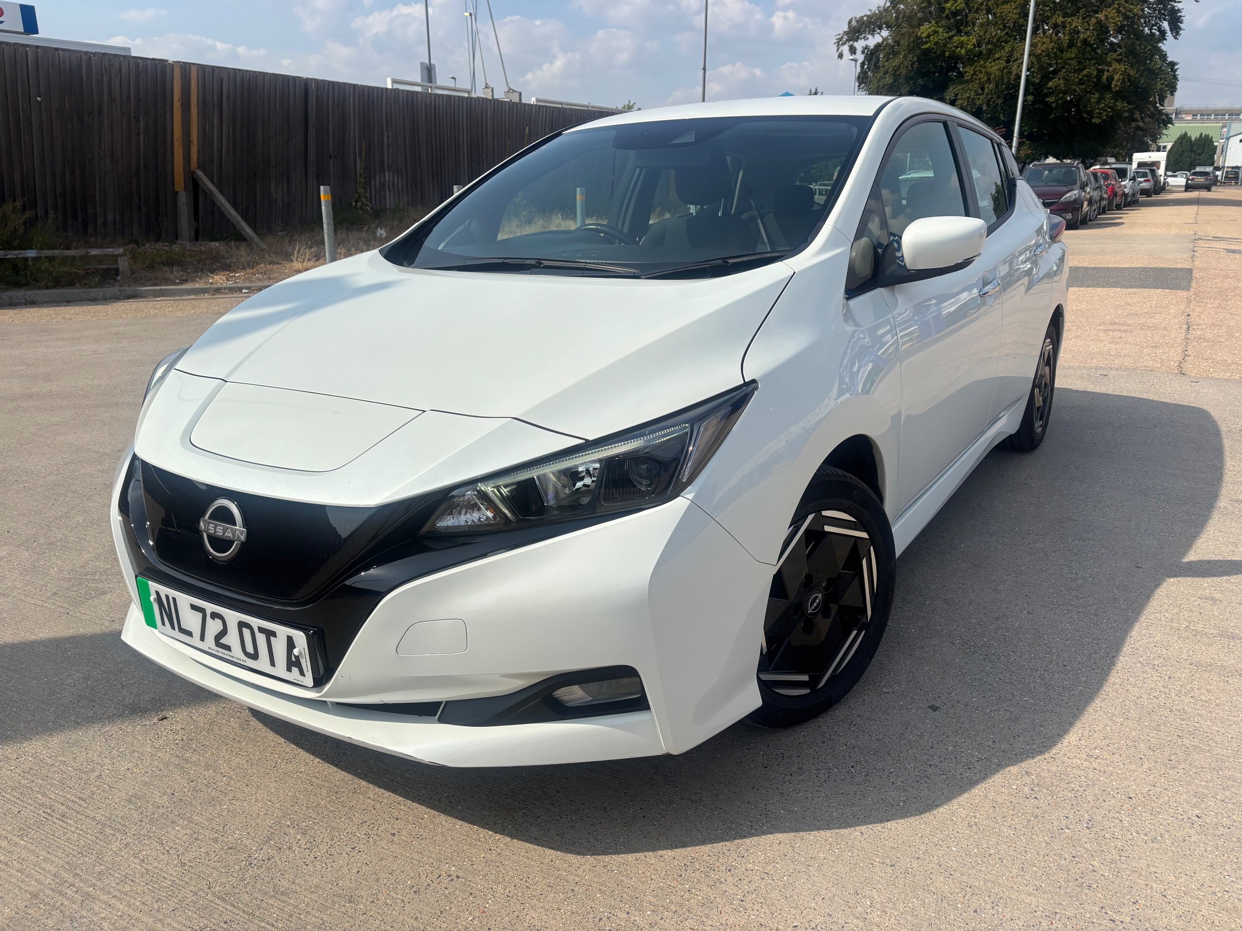 2022 NISSAN LEAF
